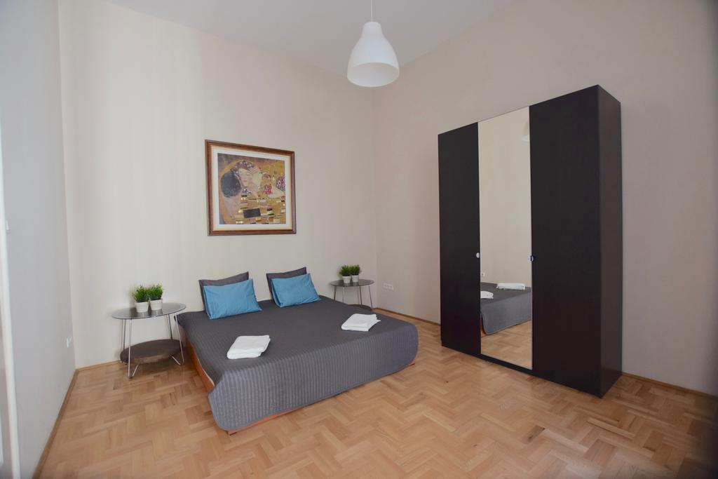 Standard Apartment By Hi5 - Muzeum 5 Budapest Exterior foto